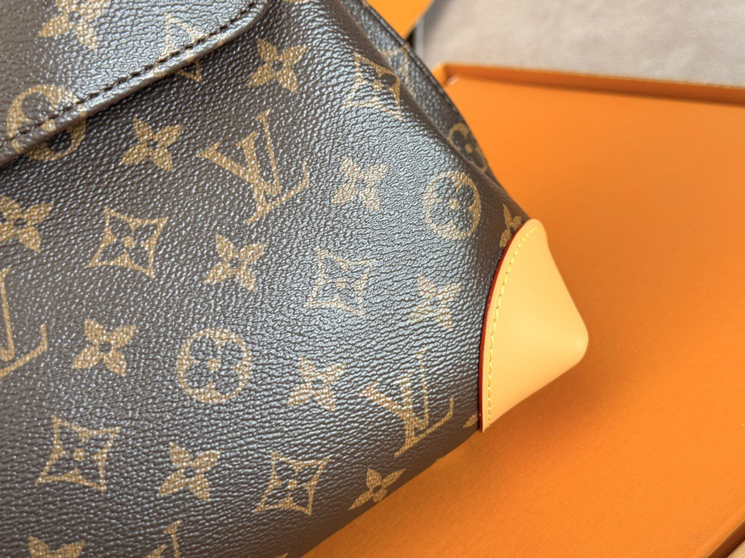 LV HIDE AWAY Medium Gloves M14473 26 x 18 x 36 cm