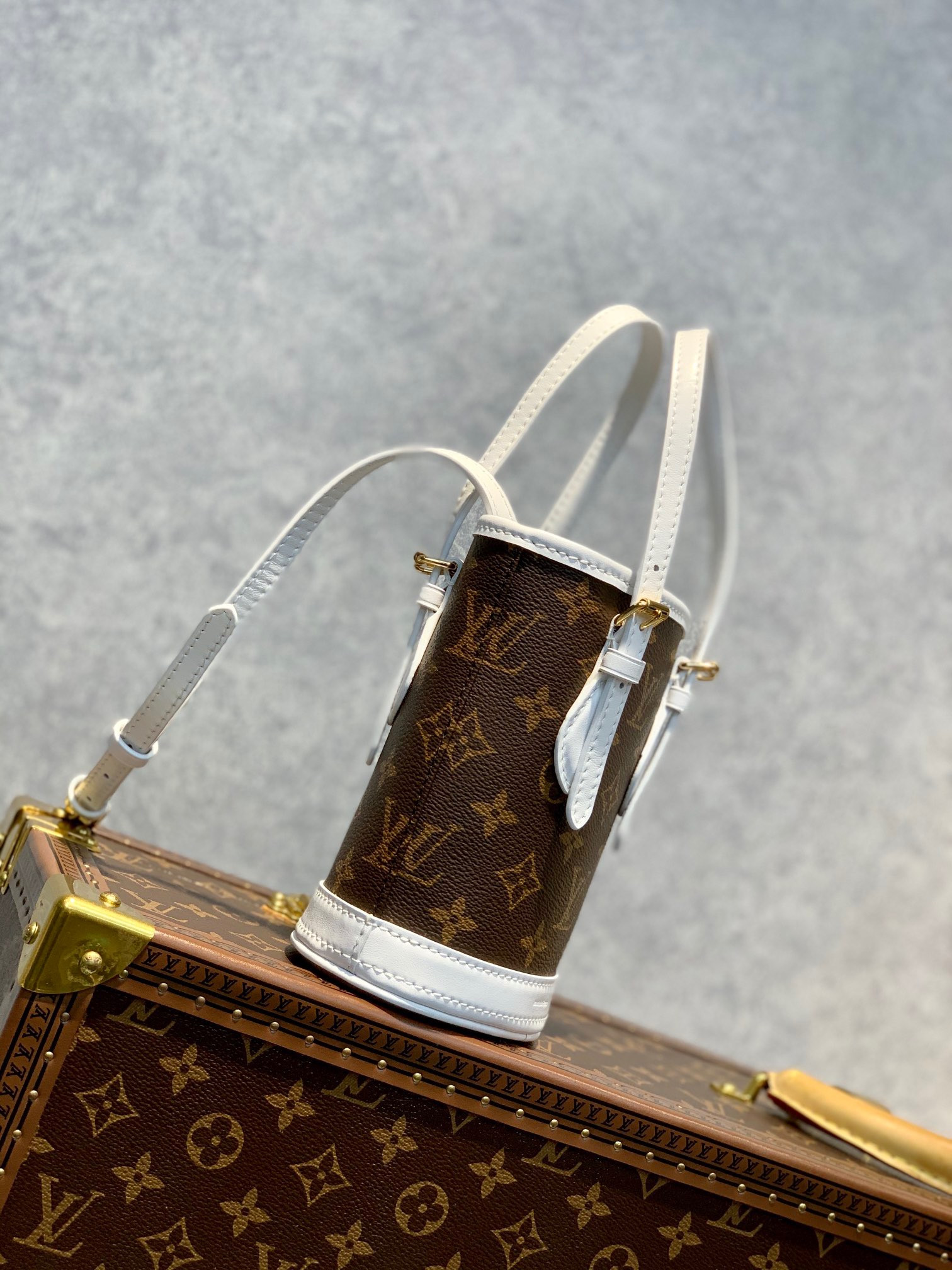 LV NANO BUCKET M81489