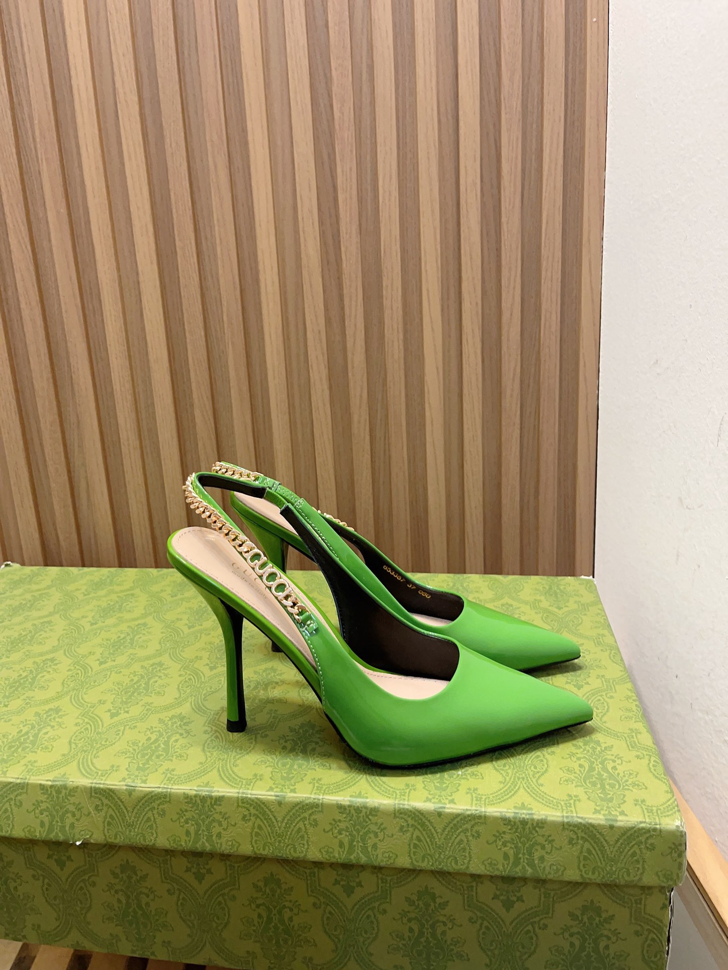 G*u*i signoria slingback pump high