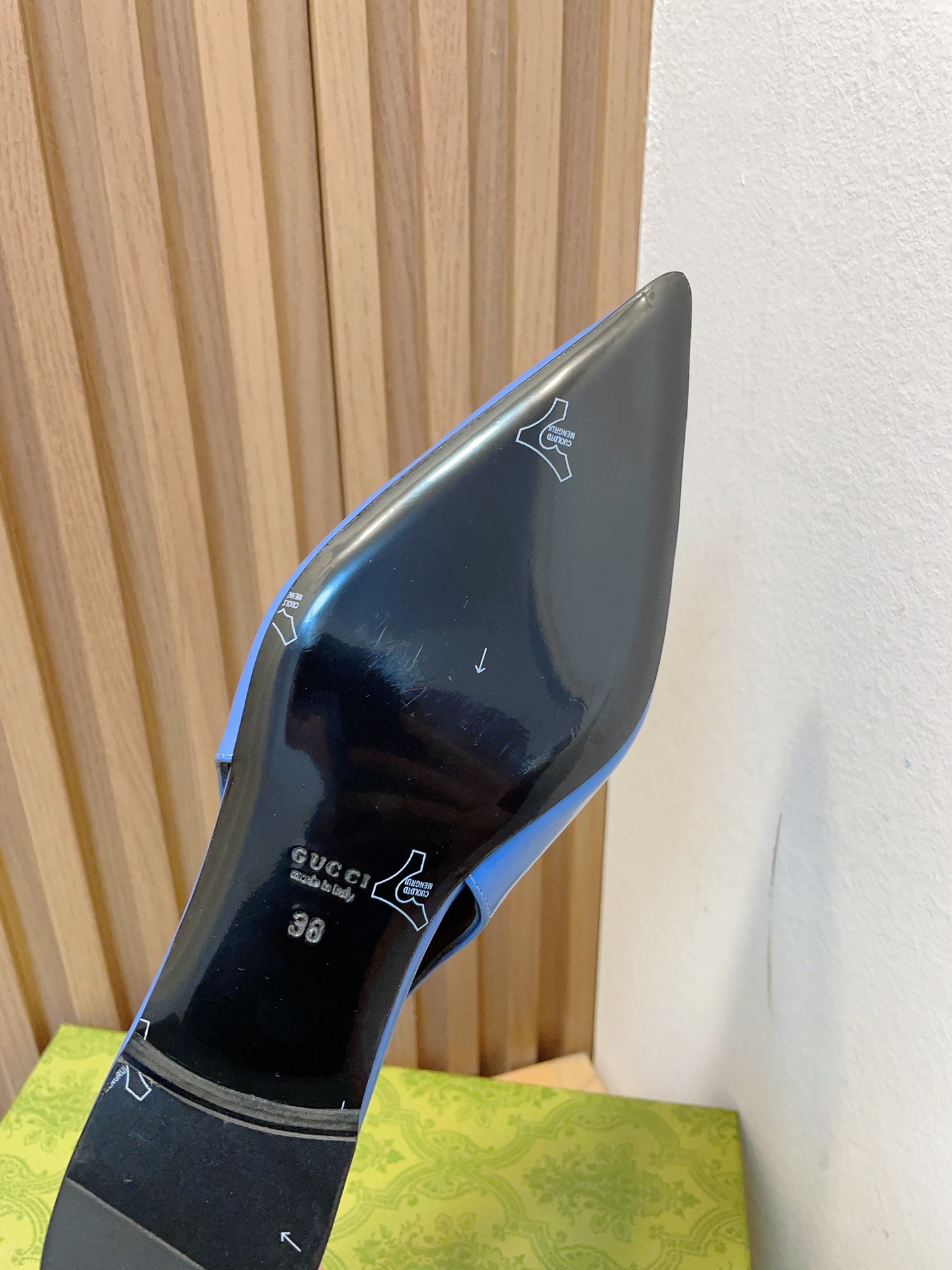 G*u*i signoria slingback pump flat shoes