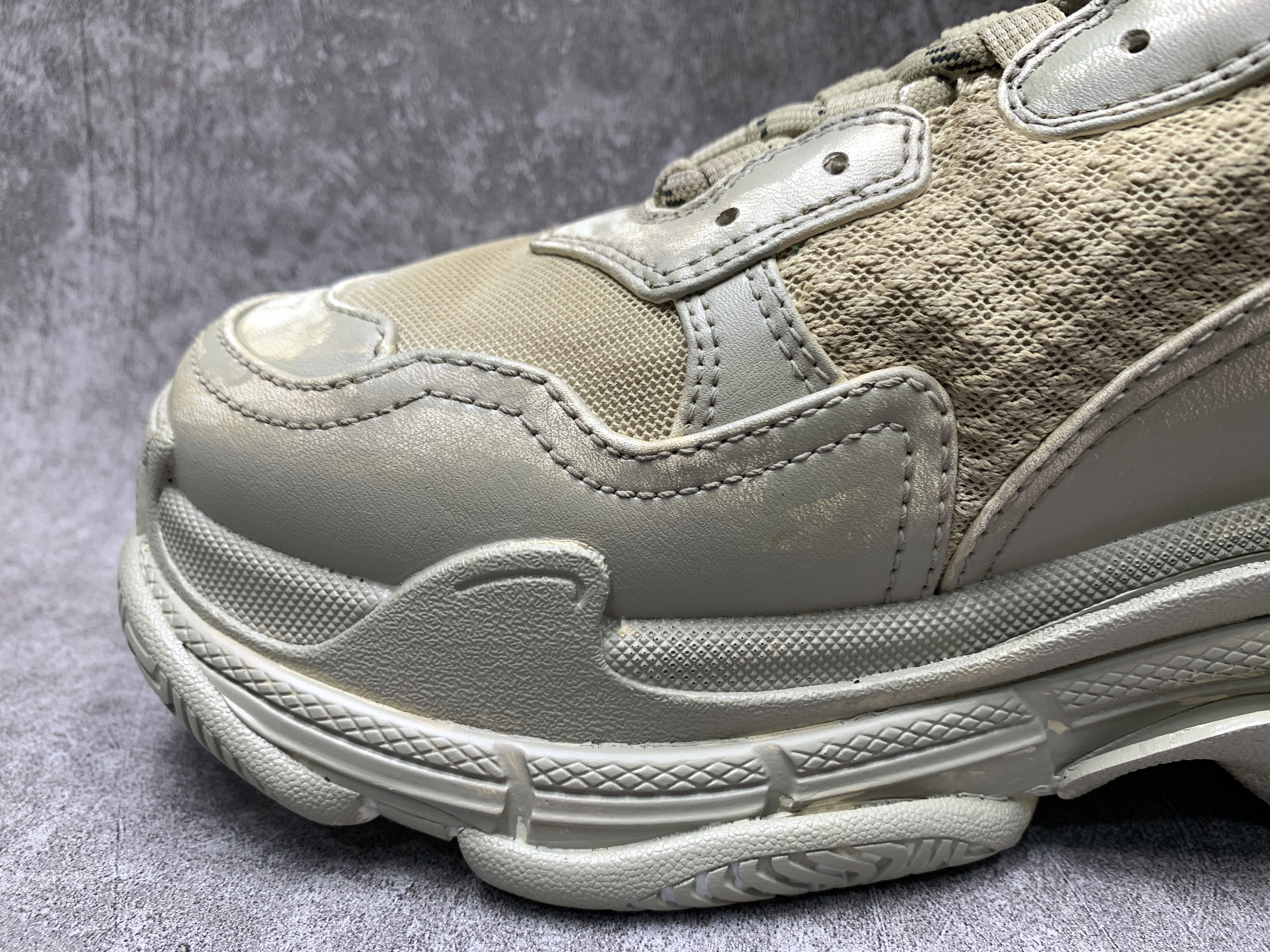 Balenciga Triple S Sneaker Light Beige Faded