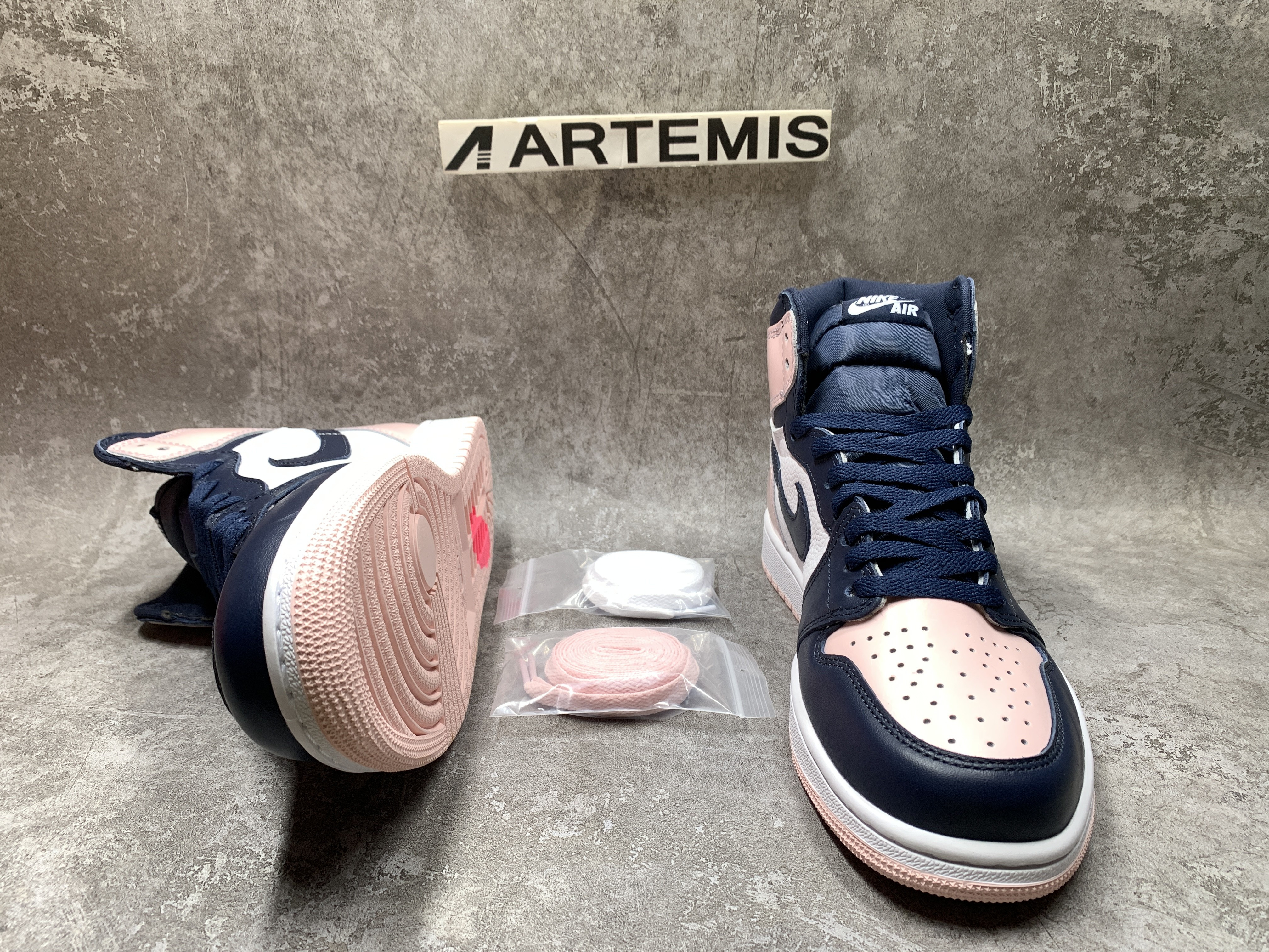 Air Jordan 1 Retro High OG SE Bubble Gum Atmosphere