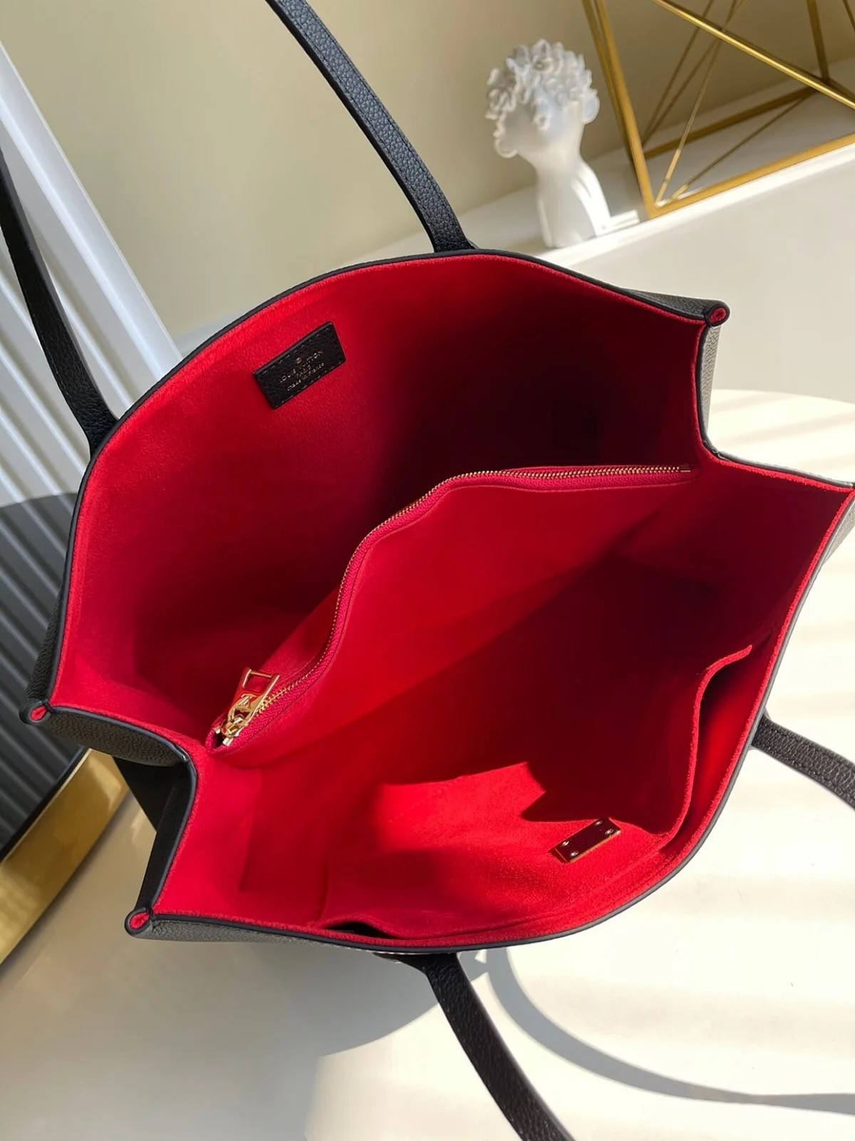 LV LOCKME SHOPPER M57345