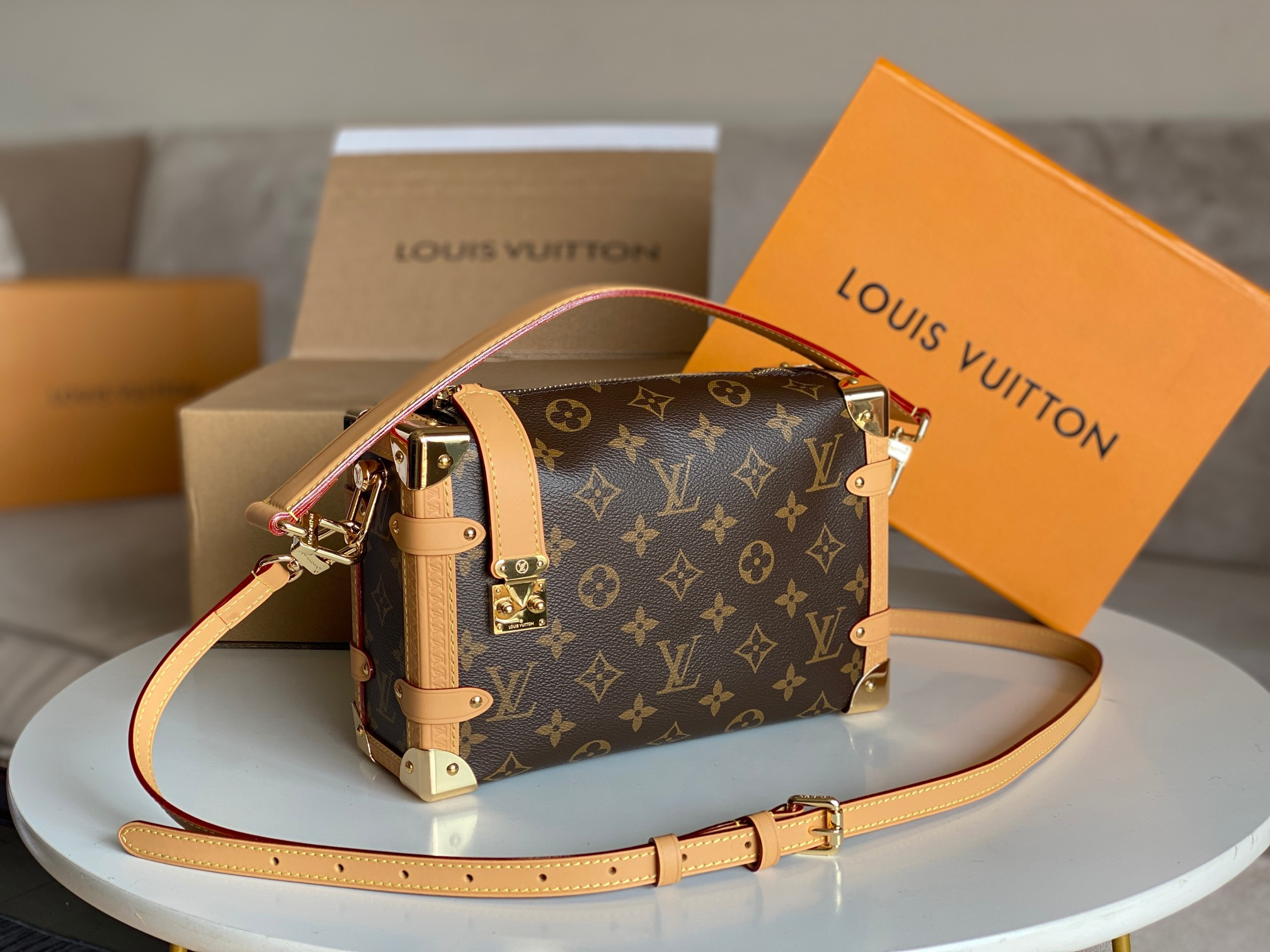 LV Side trunk MM M46358 8.3 x 5.5 x 2.4 inches