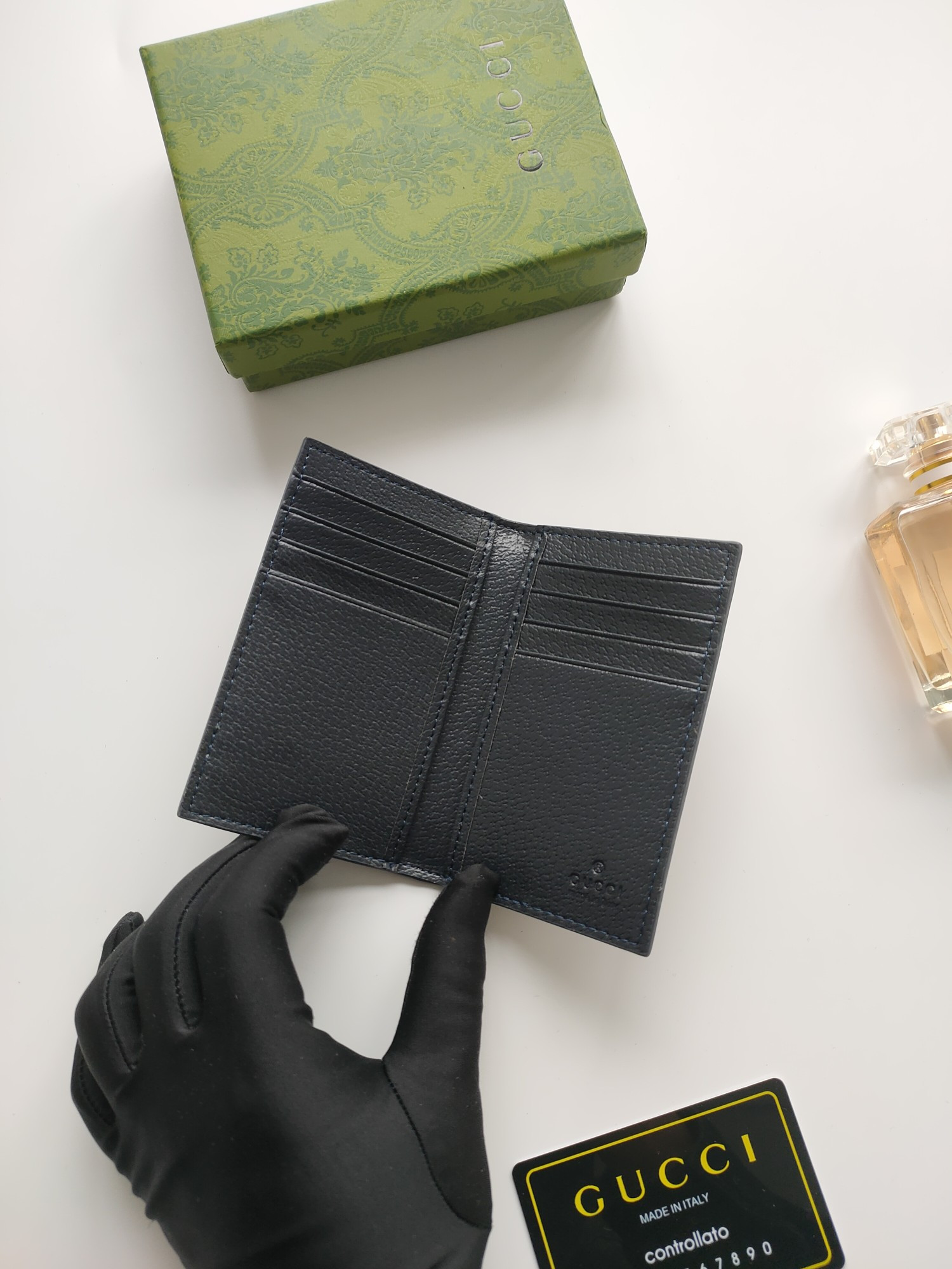 G*u*i gg  card case wallet