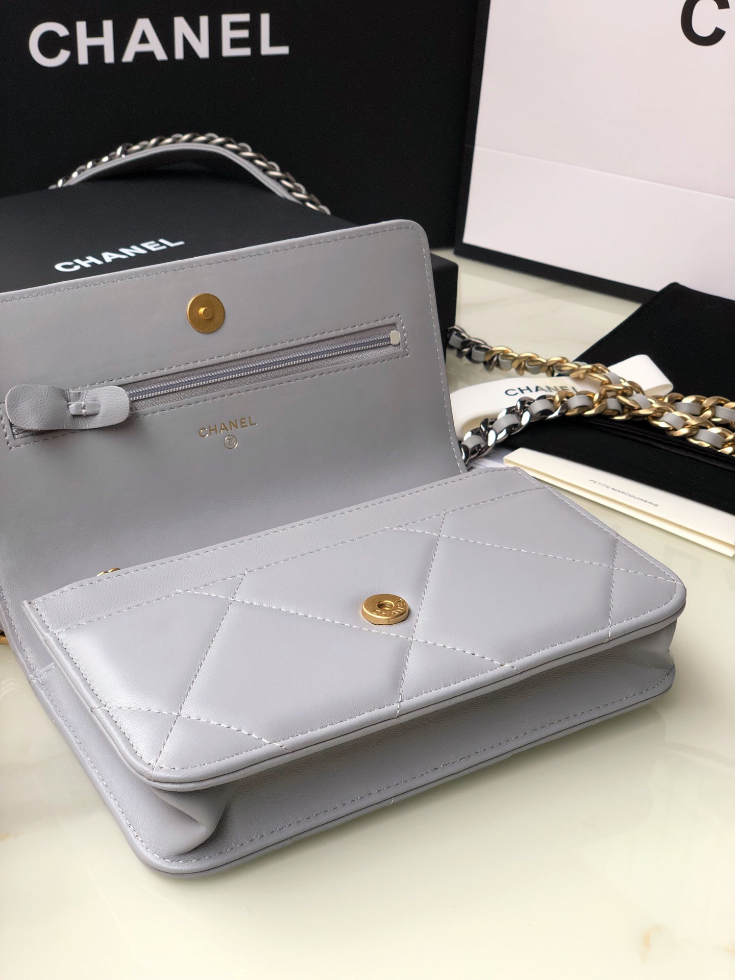 Ch*el classic wallet on chain 4.8 × 7.5 × 1.4 in