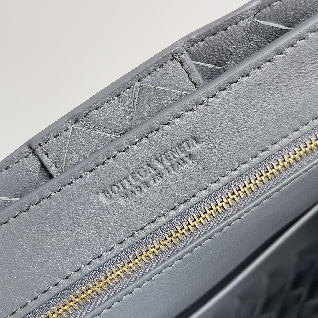 bo*te*ga Ve*ne*ta small andiamo 25x22x10.5cm