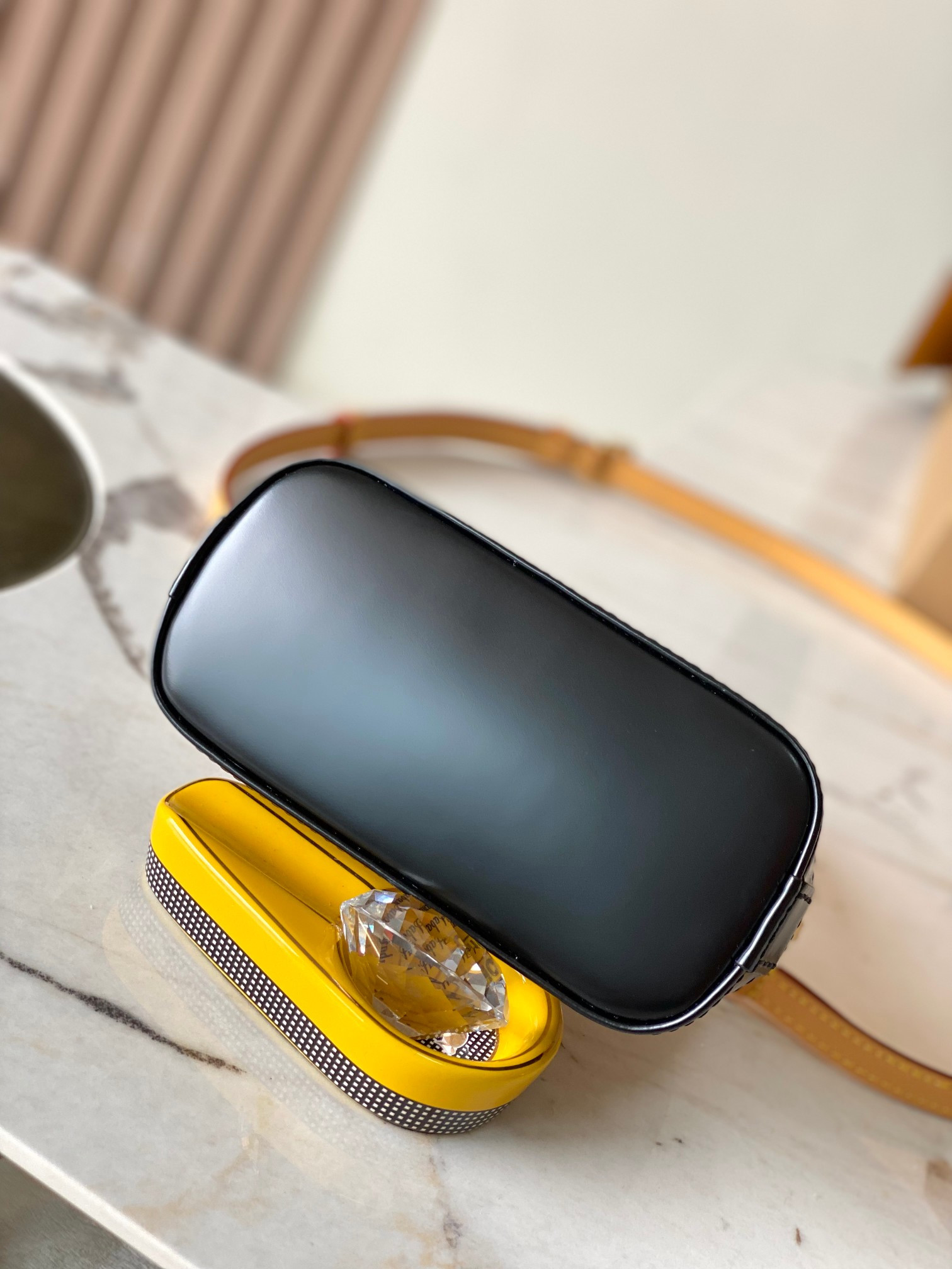 LV Nano Alma M46895 18x12x8cm