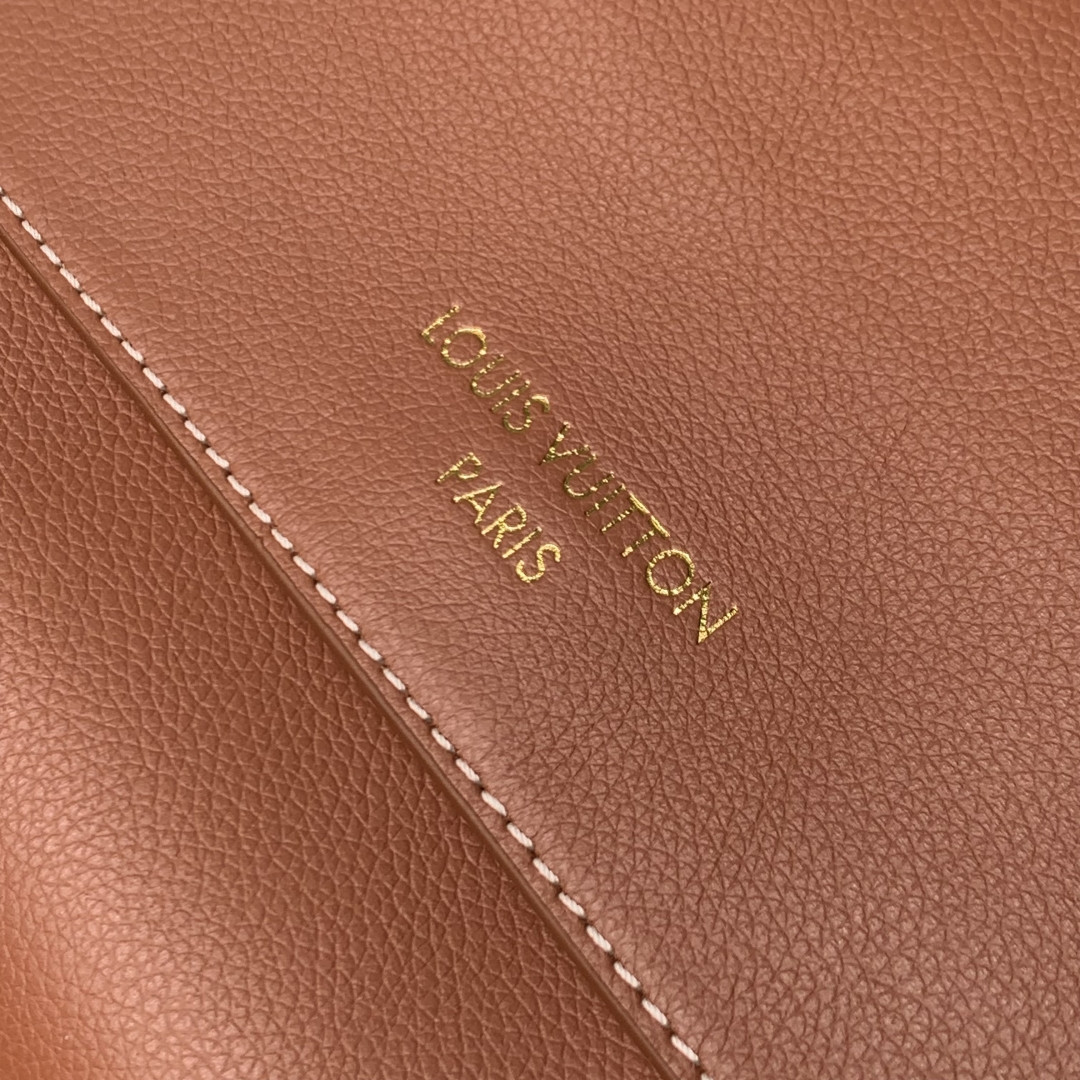 LV Messenger Bag M13151 30x18x12cm