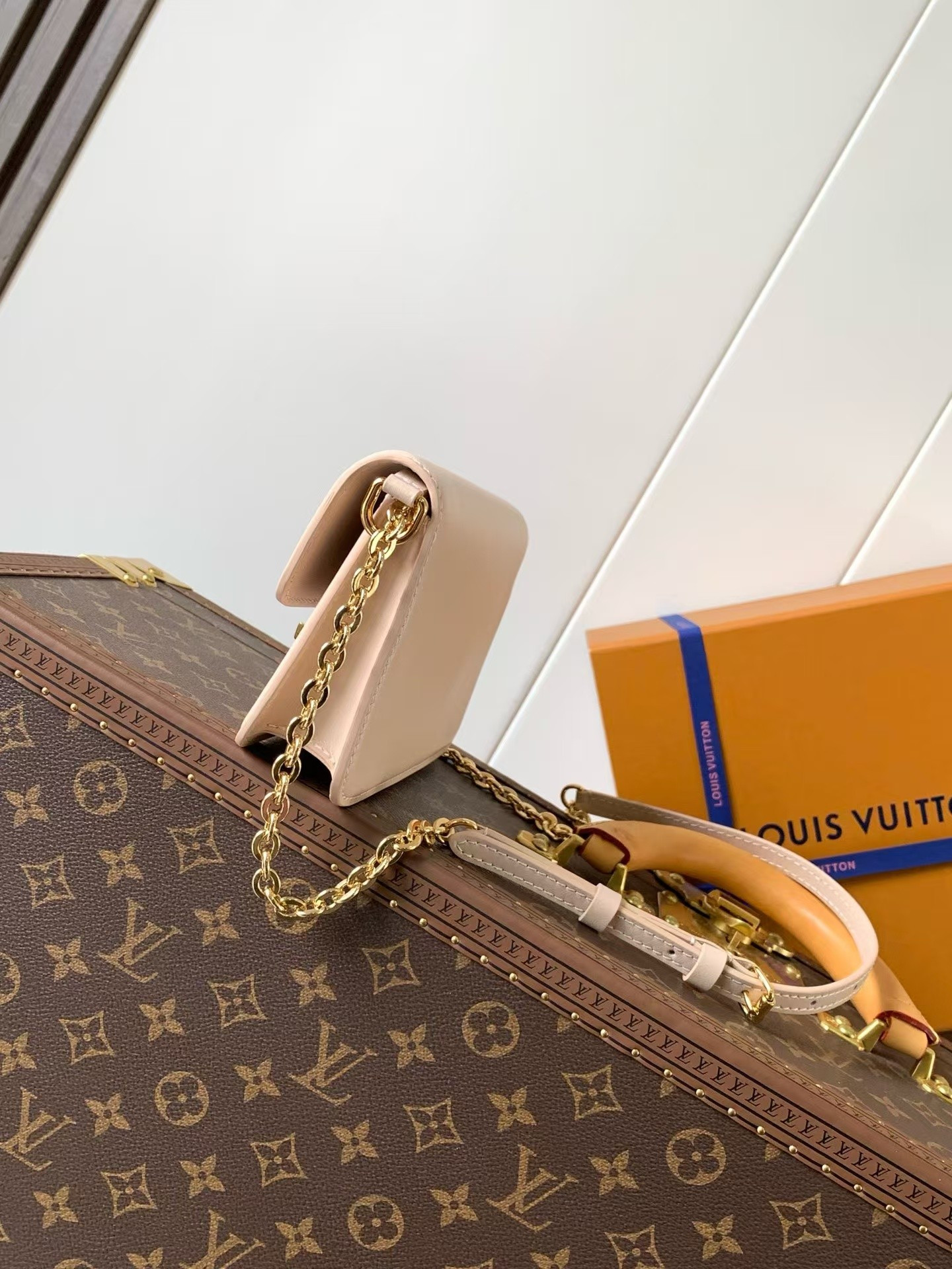 LV Wallet On Chain LV Bloom M14581 20x11.5x4cm
