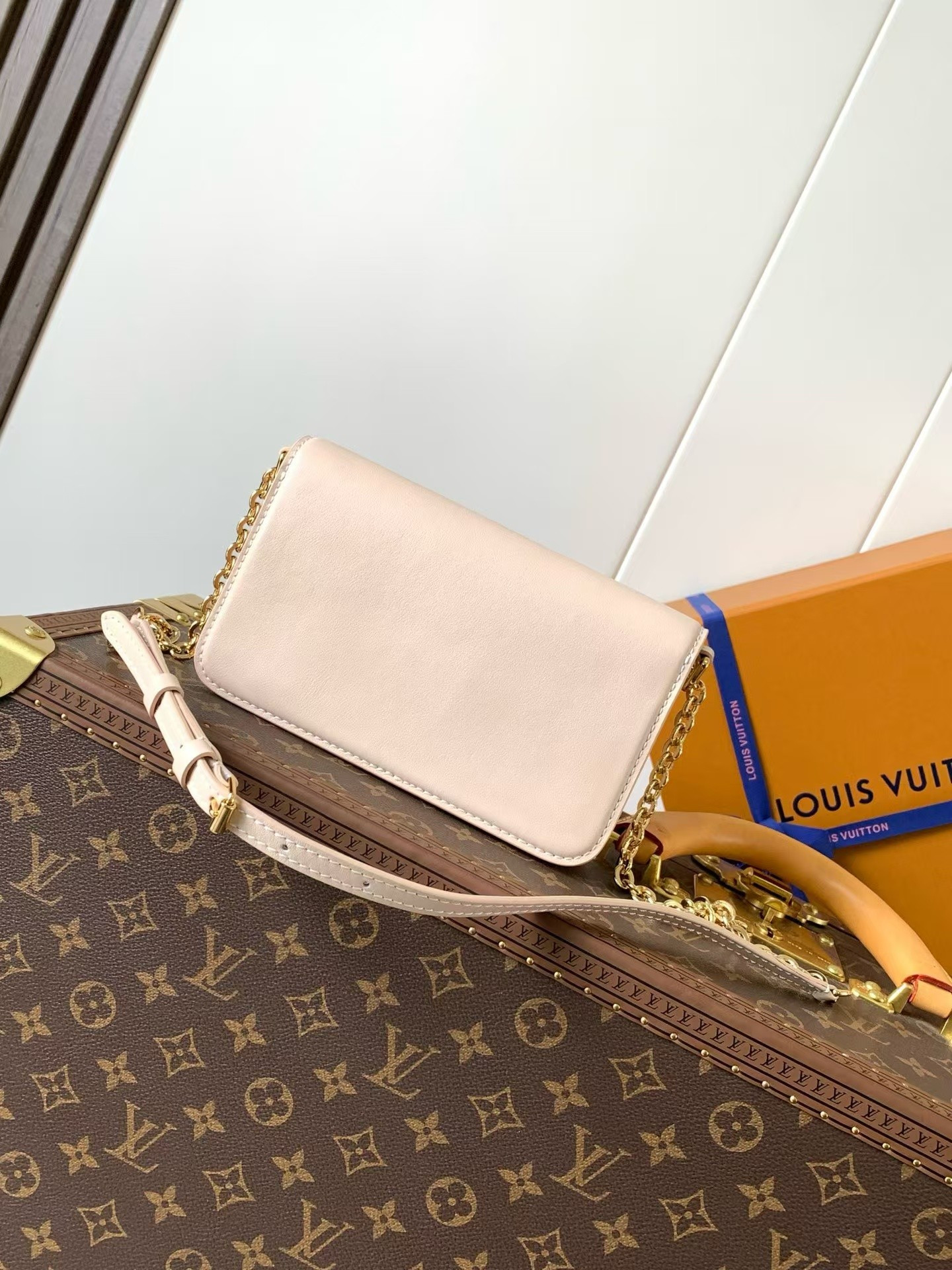 LV Wallet On Chain LV Bloom M14581 20x11.5x4cm