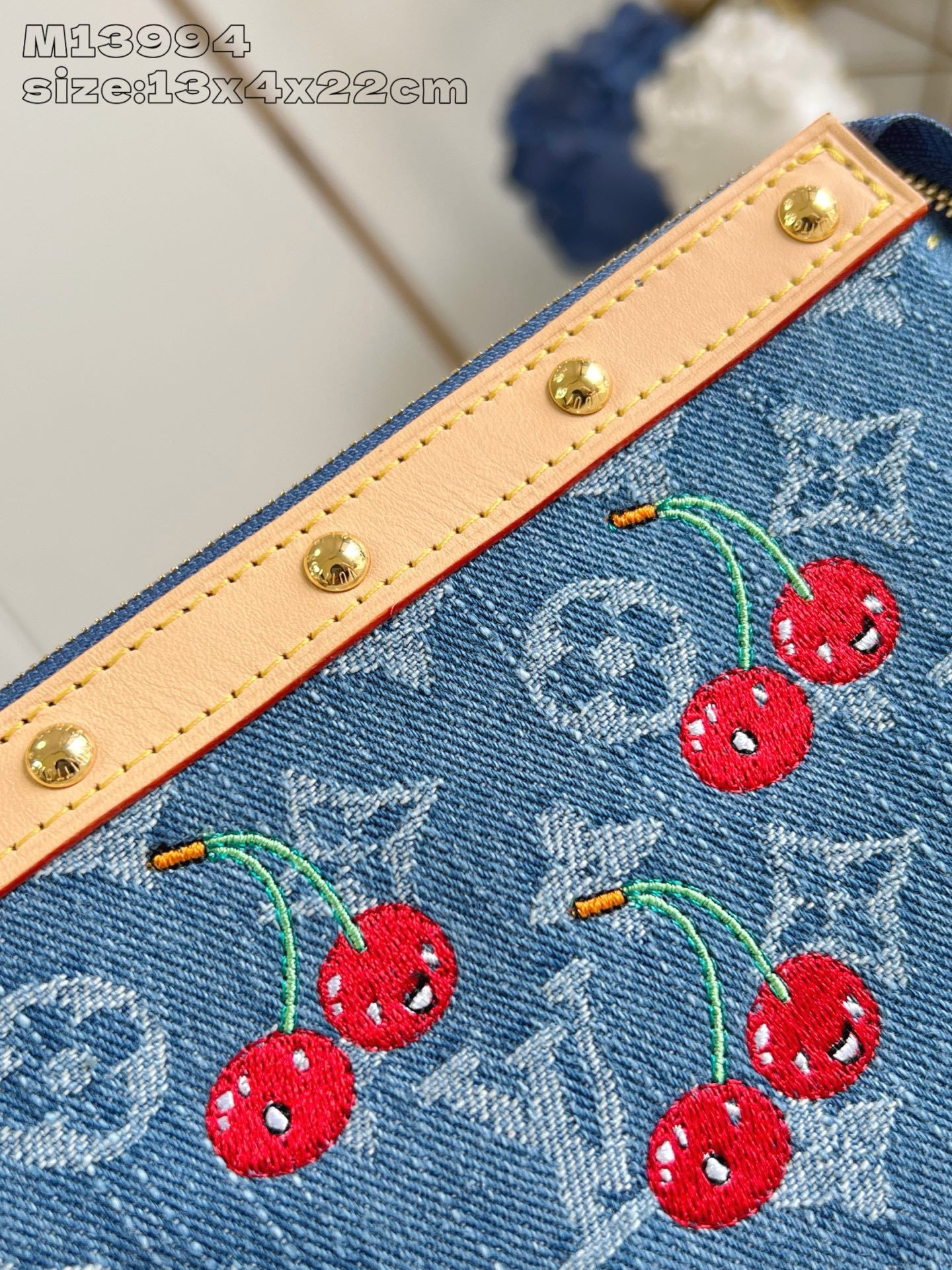 LV x TM Pochette Accessoires M13994 22x13x4cm